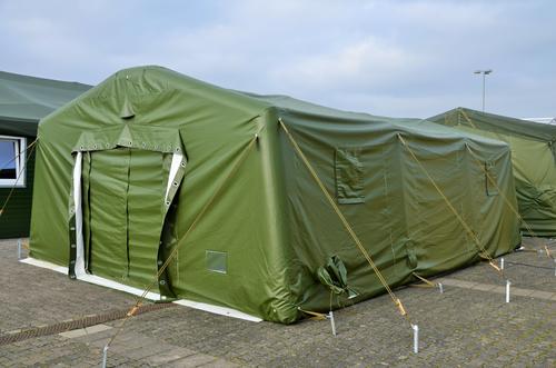 充氣式軍用帳篷